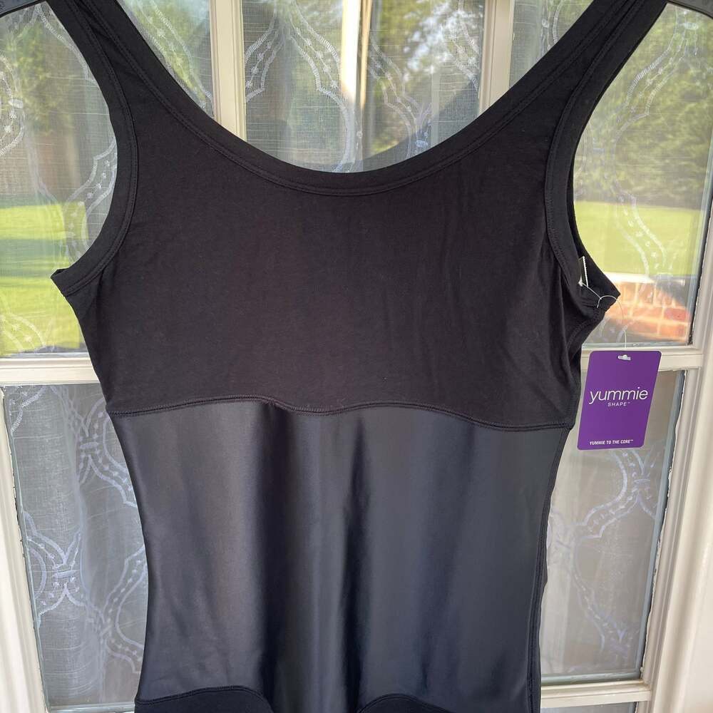 NWT Yummie Women's Boyfriend 3-Panel Shaping Tank Top